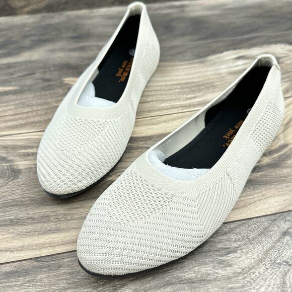 NIB Bernie Mev 40 Nikki Stretchy Knit Comfort Ballet Flats Nude Silver - Picture 3 of 10